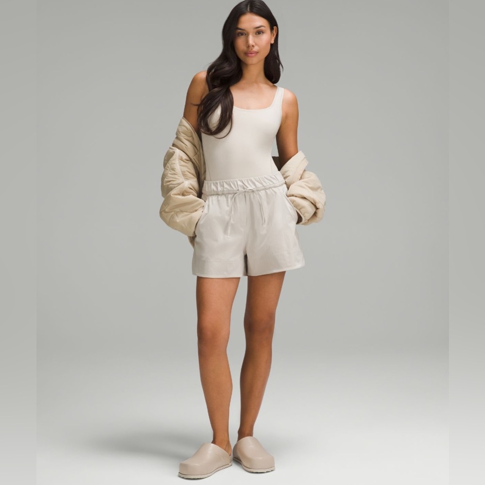 NWT lululemon Wundermost Ultra-Soft Nulu Square-Neck
Sleeveless Bodysuit